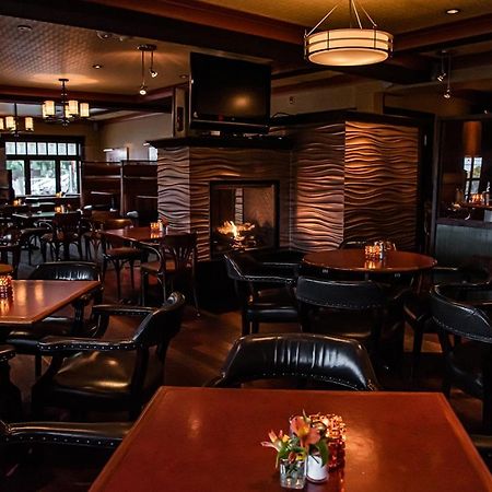 Salt Spring Inn Ganges Bagian luar foto