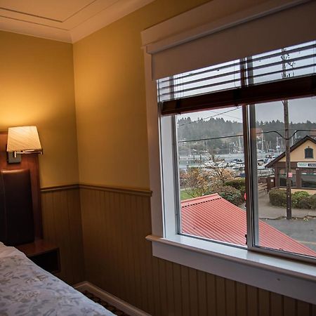 Salt Spring Inn Ganges Bagian luar foto