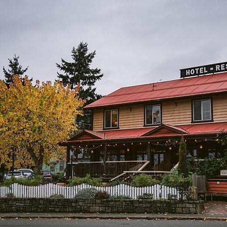 Salt Spring Inn Ganges Bagian luar foto