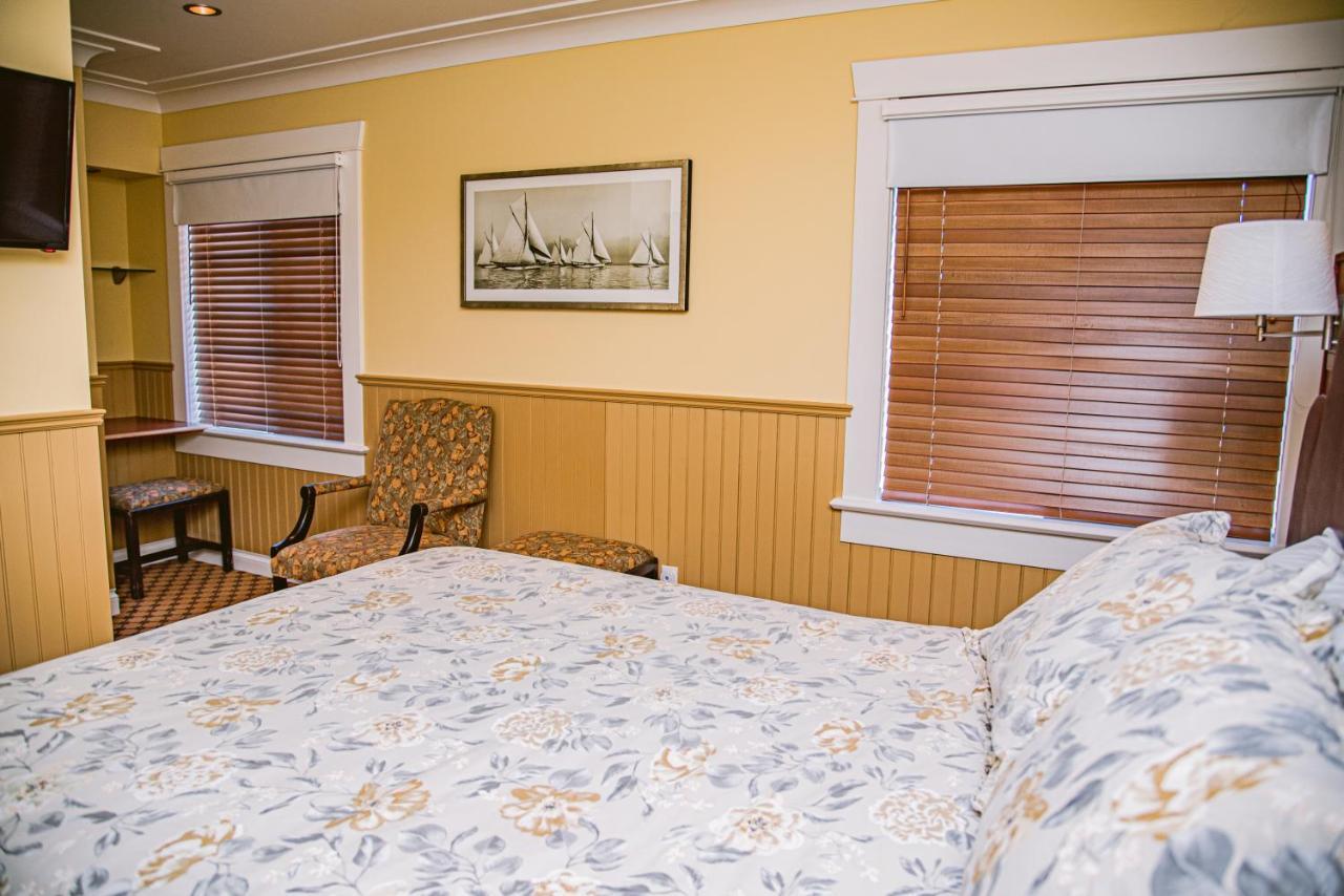 Salt Spring Inn Ganges Bagian luar foto