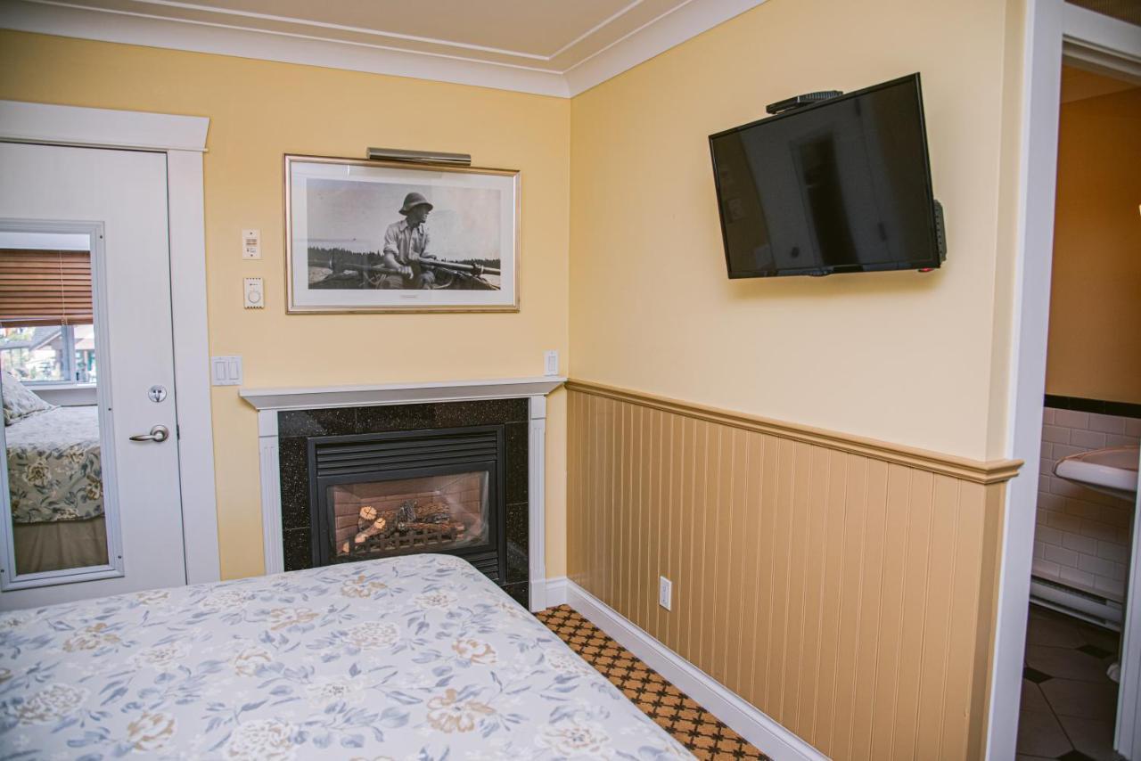 Salt Spring Inn Ganges Bagian luar foto