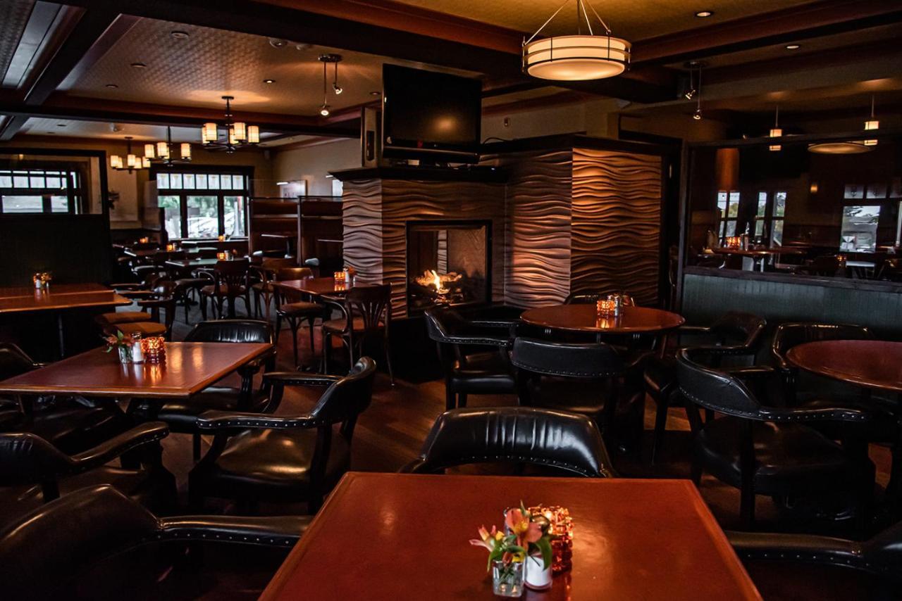Salt Spring Inn Ganges Bagian luar foto