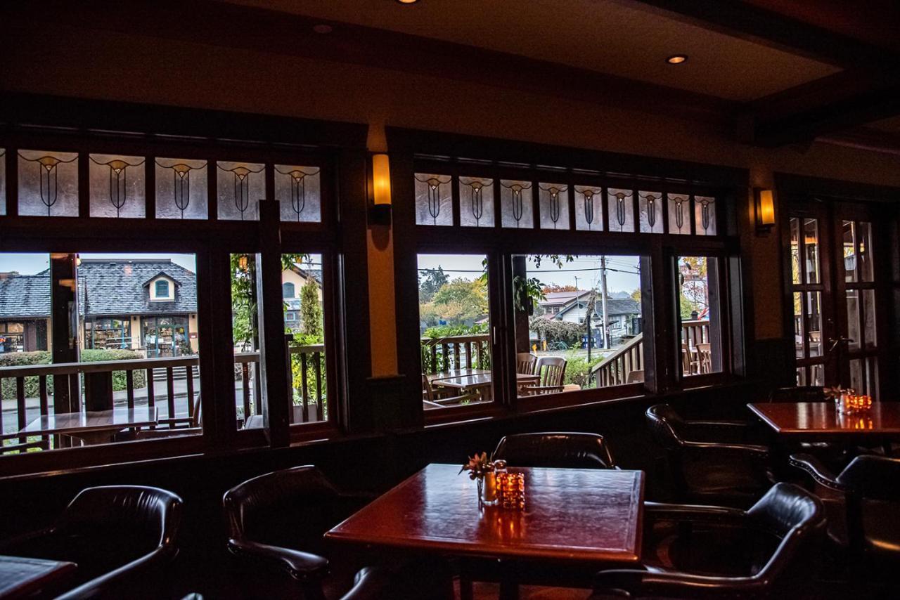Salt Spring Inn Ganges Bagian luar foto