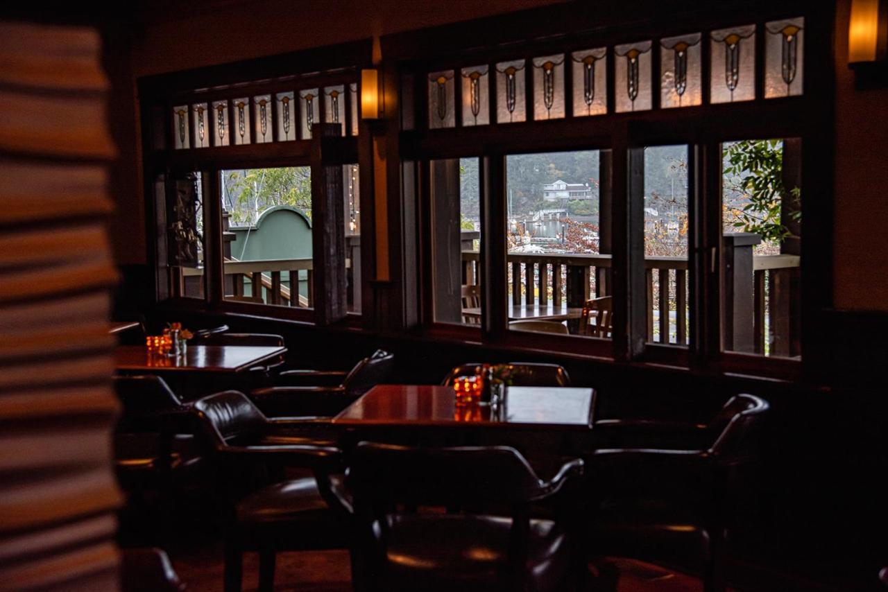 Salt Spring Inn Ganges Bagian luar foto