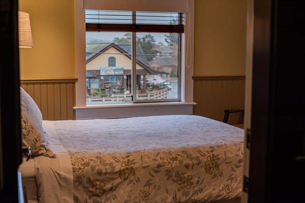 Salt Spring Inn Ganges Bagian luar foto